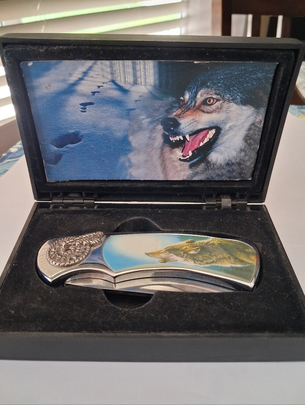 Collectible/decorative Wolf Design 4" Pocket Knief